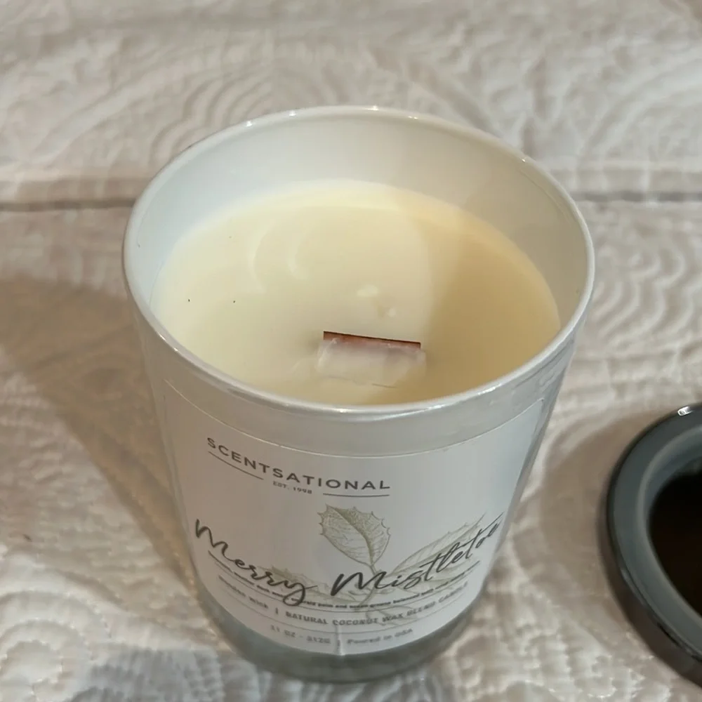 Scentsantional Merry Mistletoe Candle,‎ NWOT